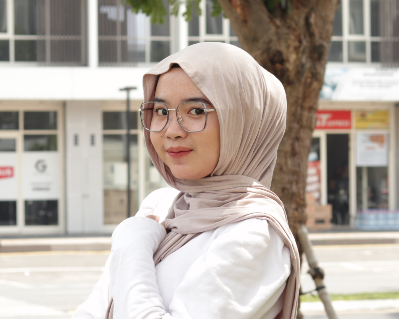 Tips Kacamata untuk Hijabers