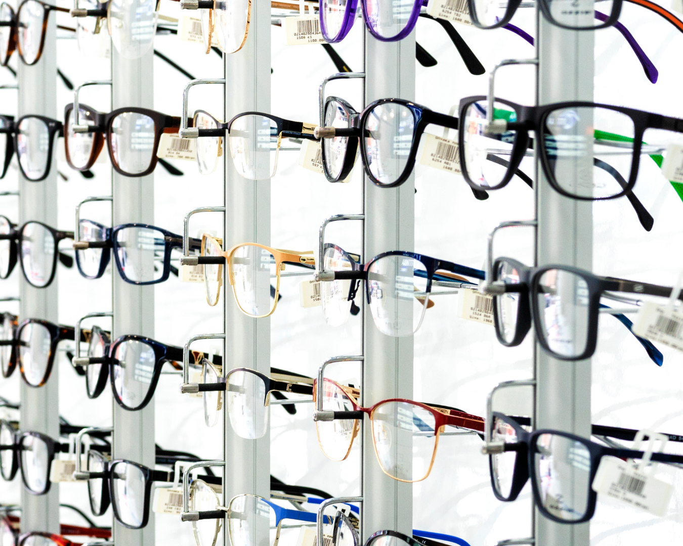 3 Alasan Punya Kacamata Cadangan Buat Kamu